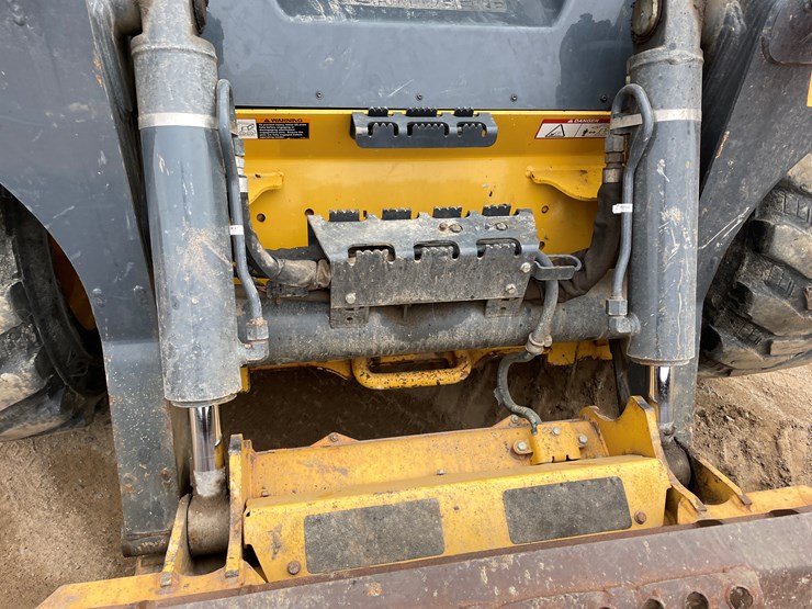 2019-john-deere-332-image-7