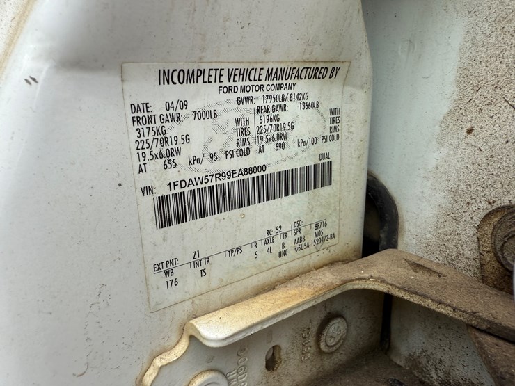 2009-ford-f550-image-43