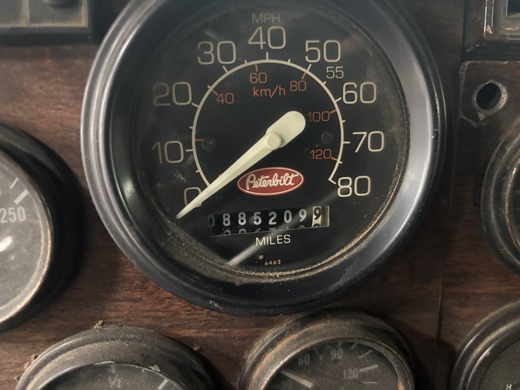 1987-peterbilt-379-image-39