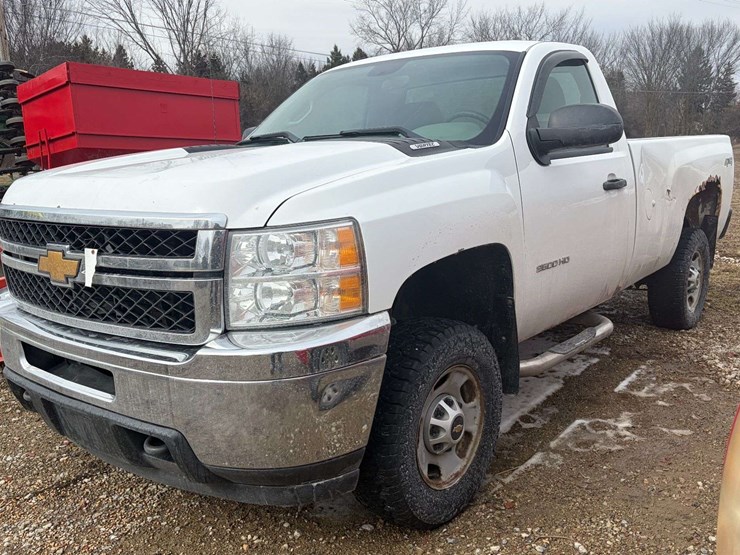 2013-chevrolet-silverado-2500hd-image-1