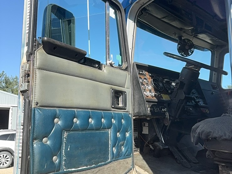 1990-kenworth-t600-image-151