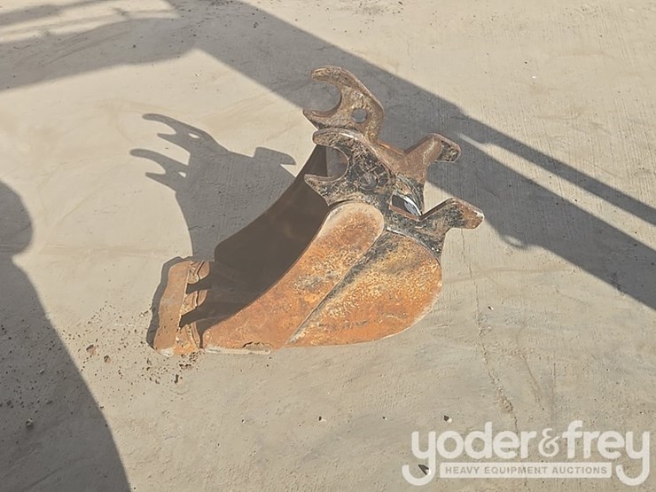 2020-deere-35g-image-34