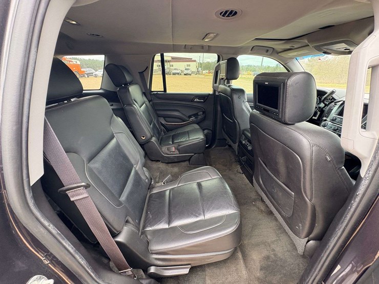 2015-chevrolet-tahoe-lt-image-21