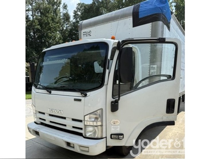 2015-isuzu-npr-image-1