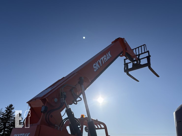 2015-sky-trak-6042-image-15