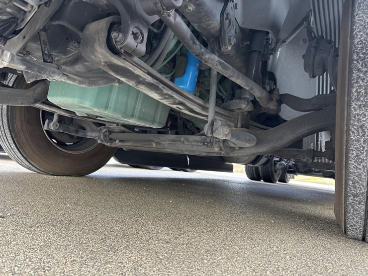 #2226-•-2024-volvo-vnl-sleeper-cab-semi-truck-tractor-image-34