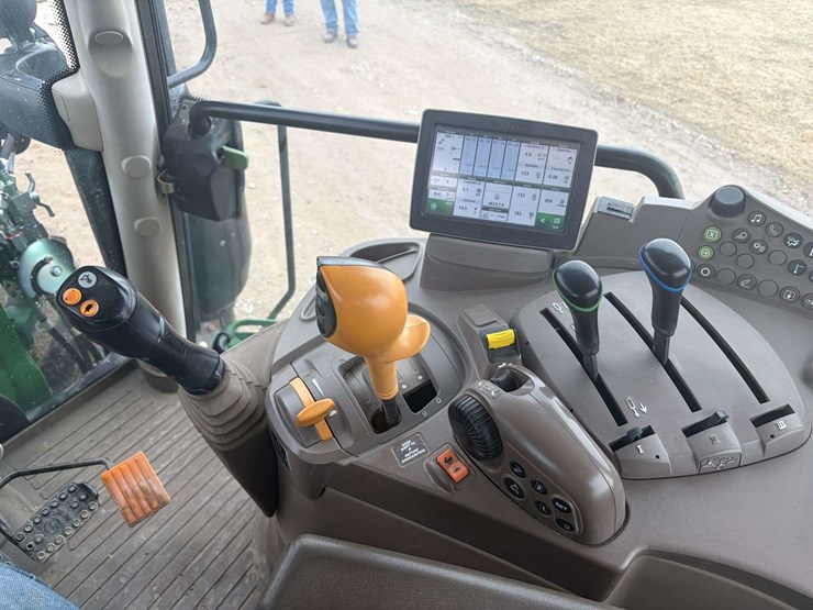 john-deere-6110r-image-19