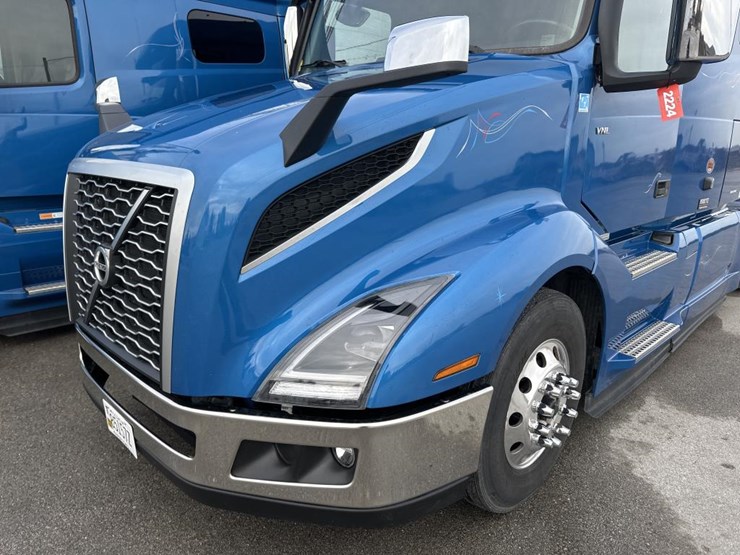 #2224-•-2025-volvo-vnl-sleeper-cab-semi-truck-tractor-image-9