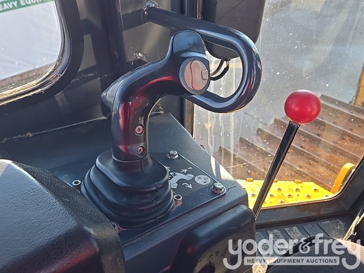 2018-deere-700k-image-91