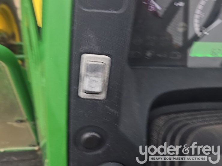 2020-john-deere-5075e-image-64