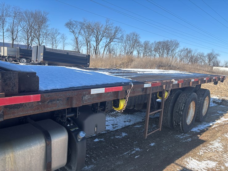 #2294-•-2013-freightliner-m2-flatbed-truck-image-16