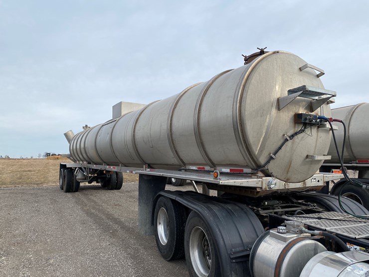 #502-•-2012-northern-8,500-gallon-semi-manure-tanker-(has-wi-title)-(waupun,-wi)-image-2