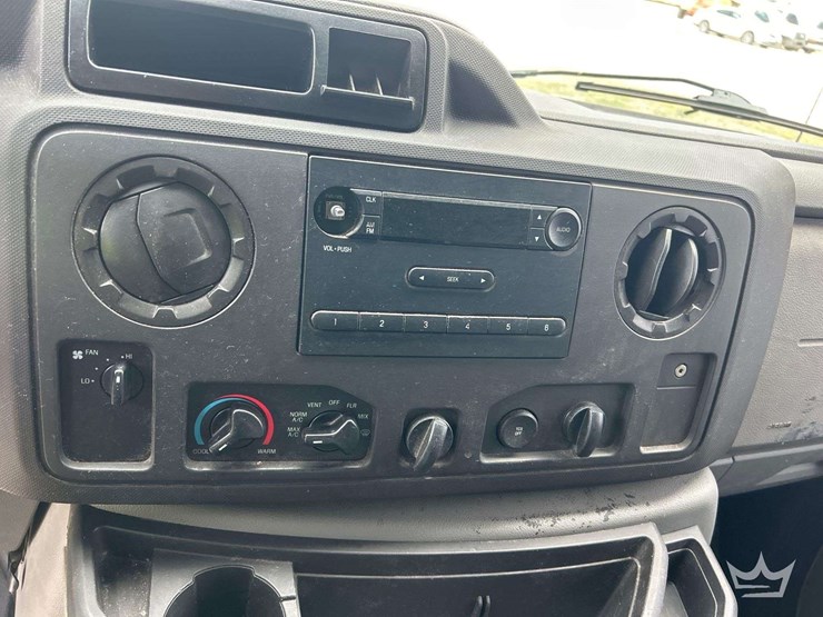 2014-ford-cargo-image-15