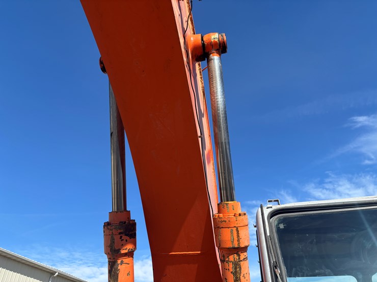 hitachi-ex200-lc-image-35