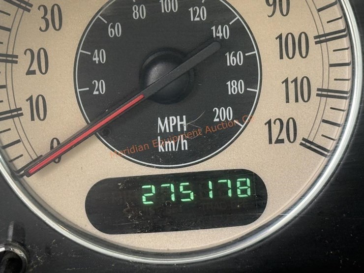 2002-chrysler-town-&-country-image-37