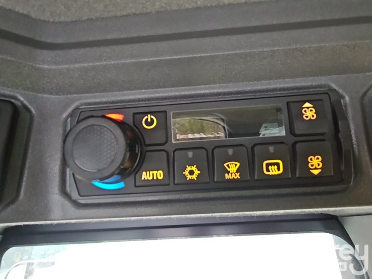 2026-caterpillar-926-image-44