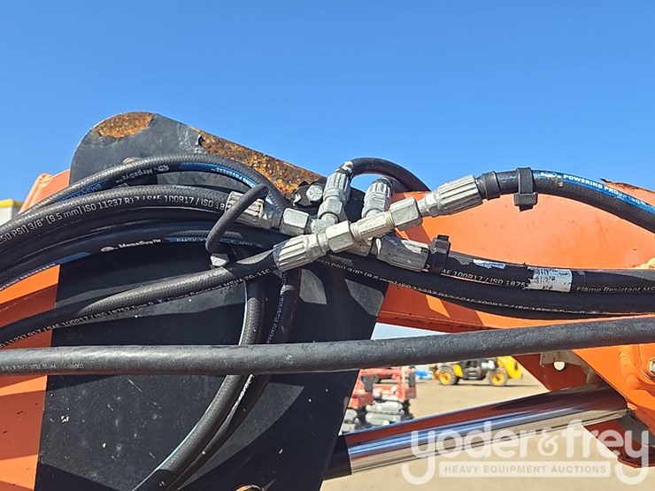 2017-jlg-600aj-image-39