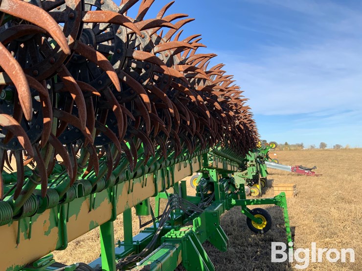 2022-john-deere-60-image-11