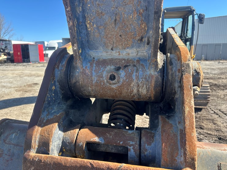 new-holland-eh215-image-37