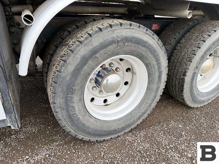 1993-freightliner-fld112-image-17