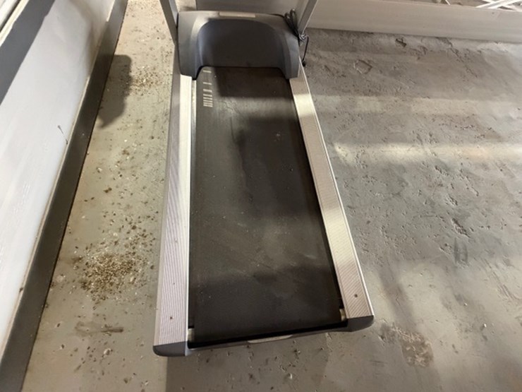 #34120-•-precor-932i-treadmill-image-11