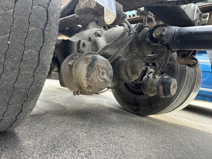 2003-volvo-10-image-41