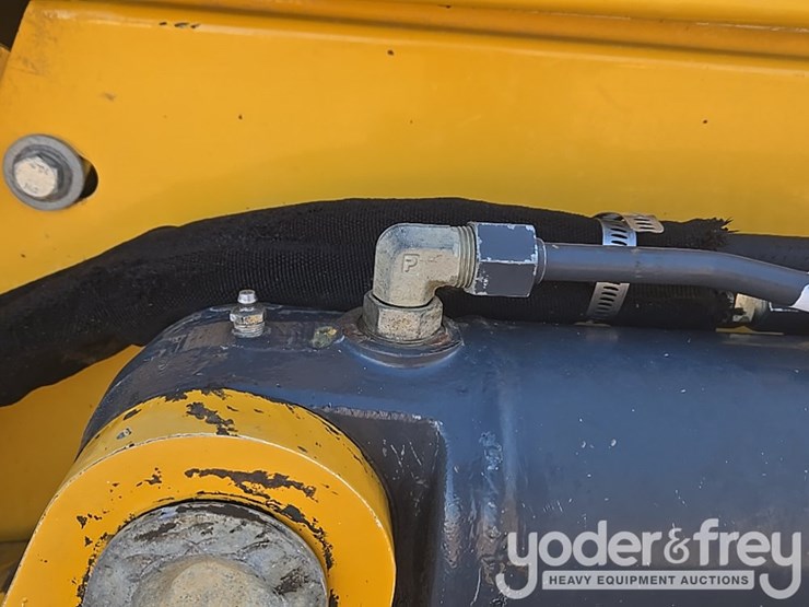 2018-deere-700k-image-38