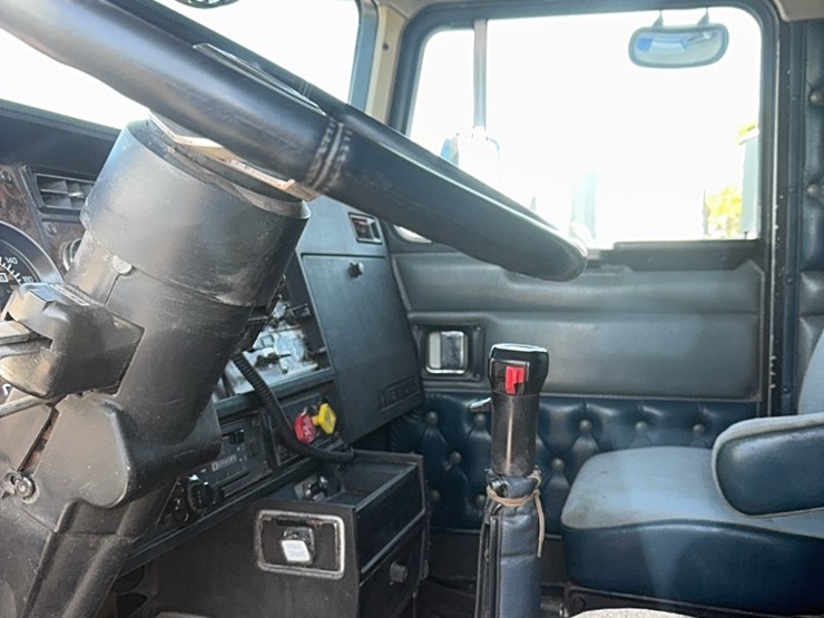 1990-kenworth-t600-image-161