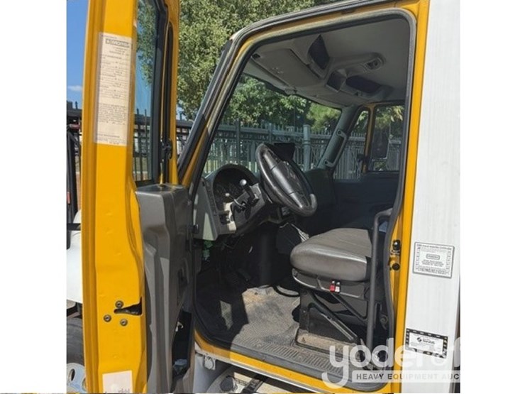 2013-international-durastar-4300-image-6