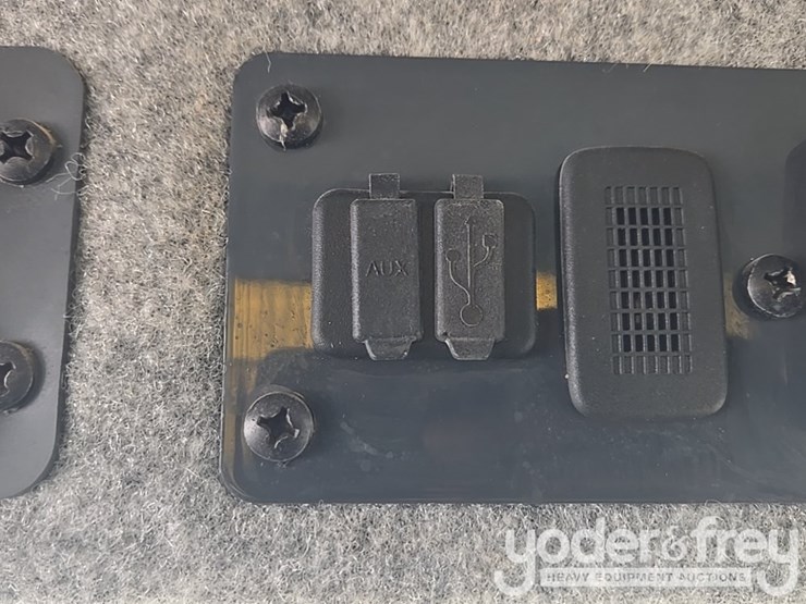 2021-deere-460e-image-90