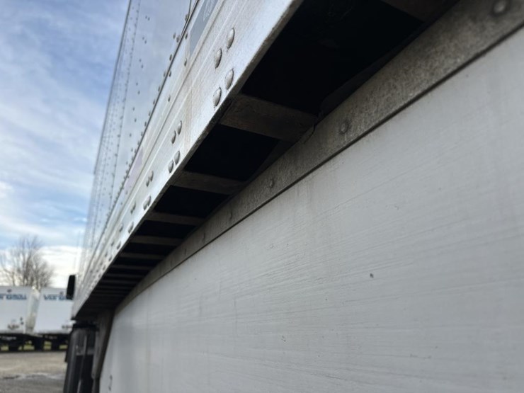 2016-utility-53'-image-17