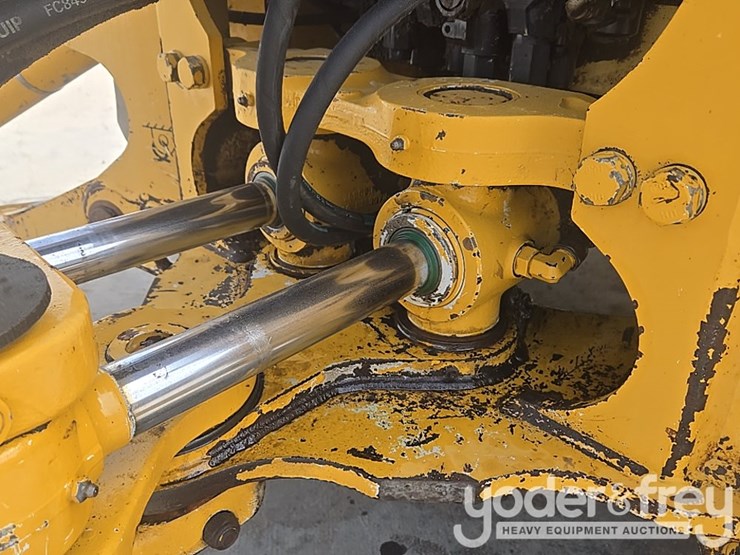 2014-deere-310k-ep-image-45