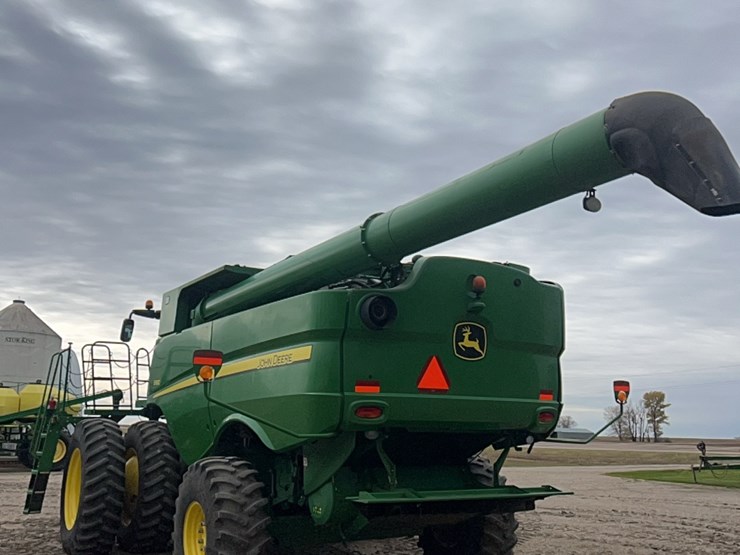 2014-john-deere-s680-image-52