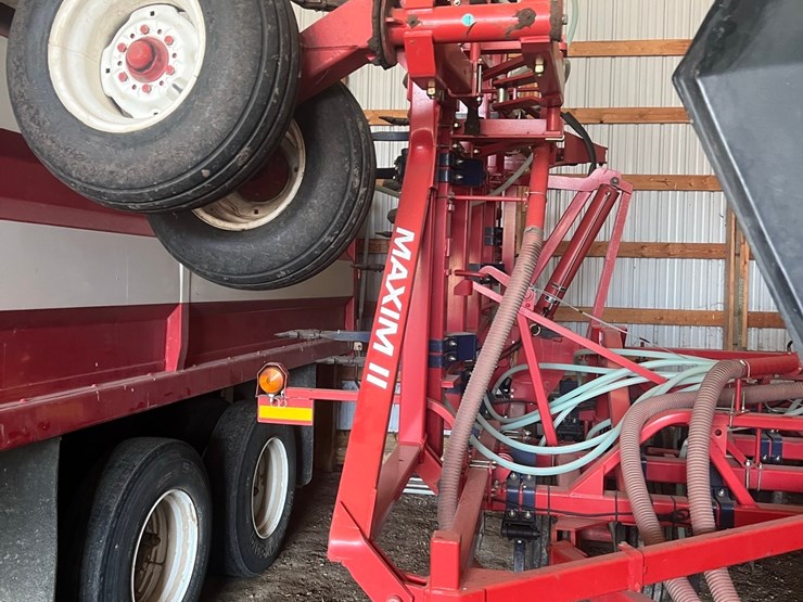 lot-10.-morris-air-seeder,-tow-between-with-10"-eagle-beaks,-new-seed-meter-unit,-pristine-condition,-always-shedded,-highly-maintained,-none-nicer-image-21
