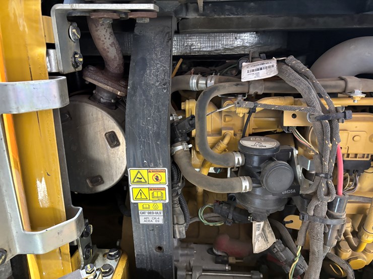 caterpillar-305-image-23