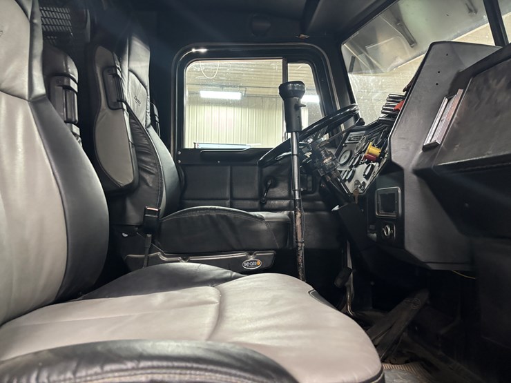 1987-peterbilt-379-image-33