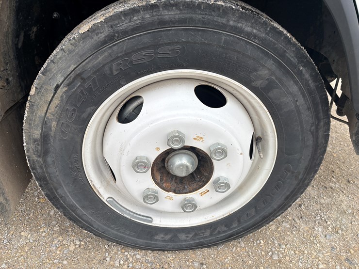 2021-isuzu-npr-hd-image-49