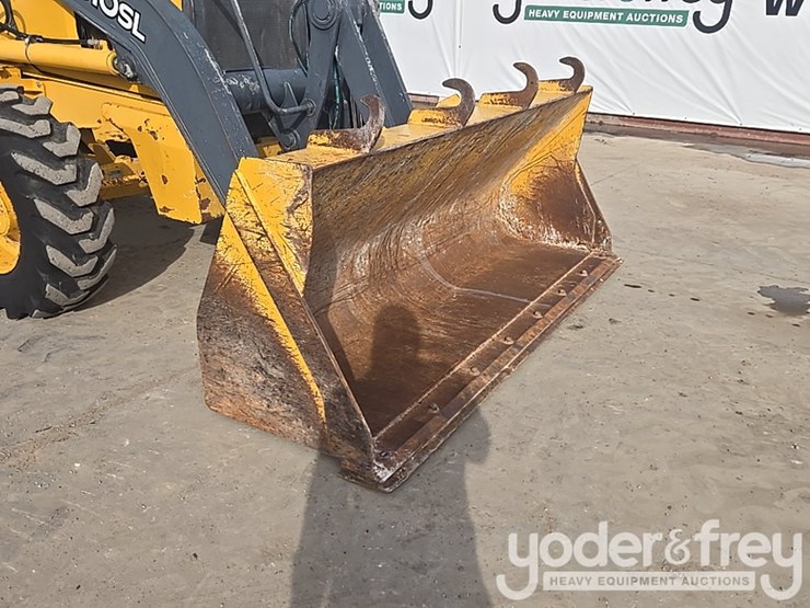 2018-deere-310sl-image-12