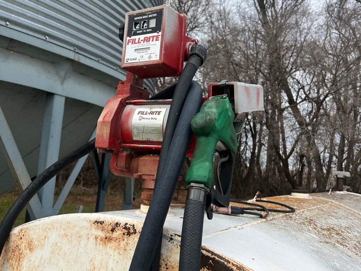 lot-20.-2,000-gallon-fuel-tank-with-electric-pump-image-4