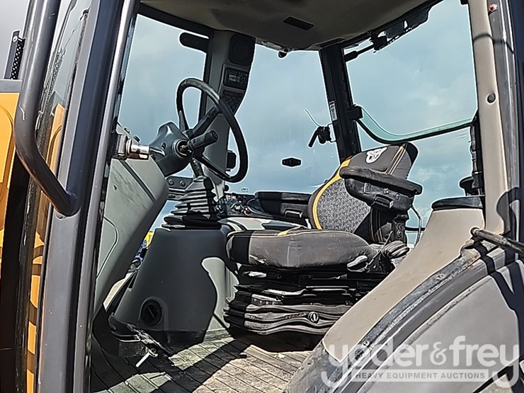 2022-case-590sn-image-42