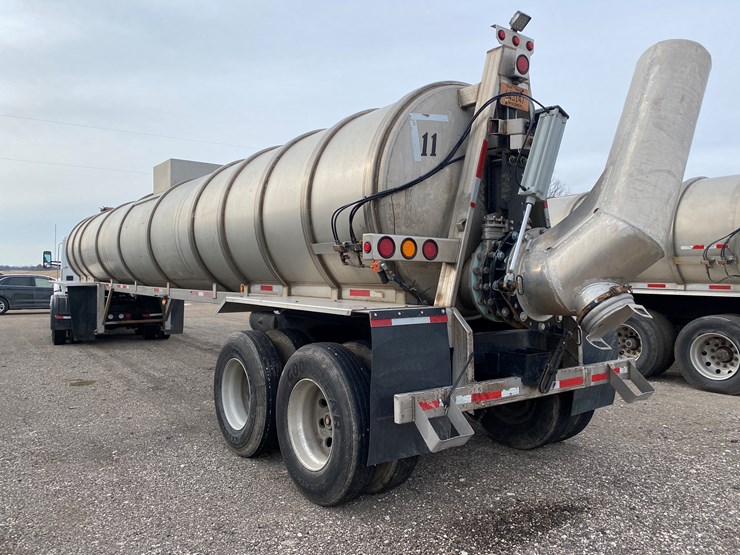 #502-•-2012-northern-8,500-gallon-semi-manure-tanker-(has-wi-title)-(waupun,-wi)-image-13