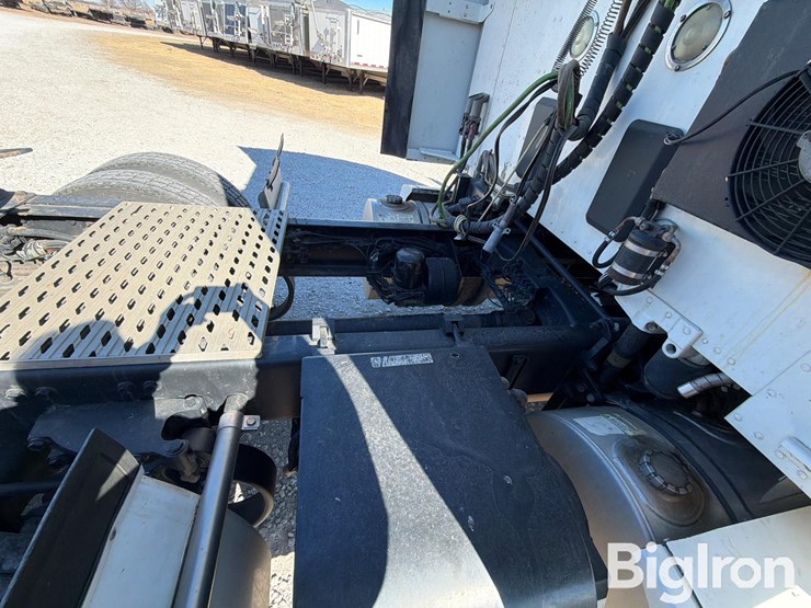 2018-kenworth-t680-image-17