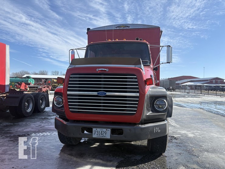 1984-ford-l8000-image-5