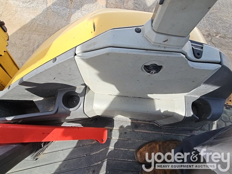 2016-caterpillar-420f2-it-image-32