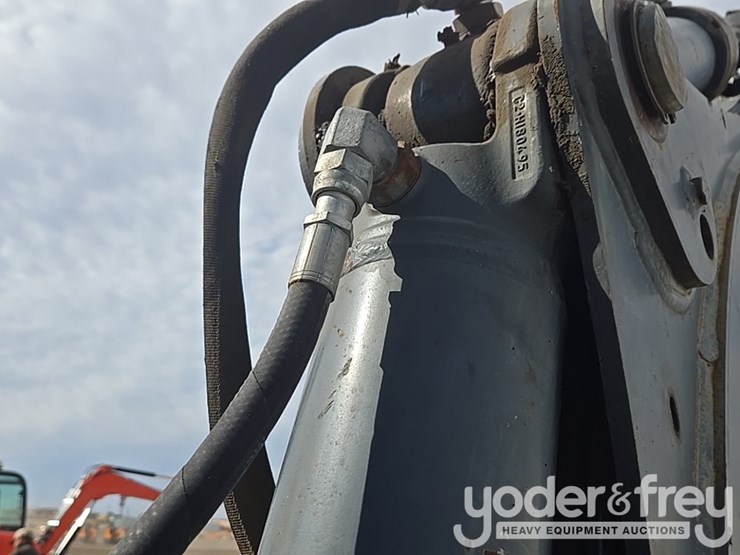 2010-deere-310sj-image-56