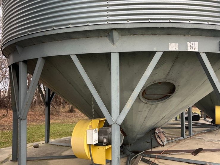 lot-22.-cenex-hopper-bin,-micada-bottom,-includes-golden-aire-single-phase-bin-fan-image-8