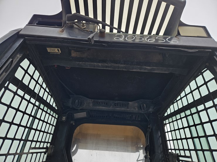 2007-deere-ct332-image-8