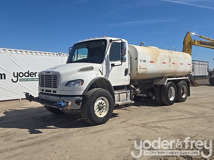 2017-freightliner-m2-106-image-1