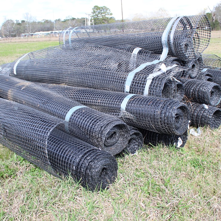 #34282 • LOT OF BASELOK POLYPROPYLENE BLACK FENCING