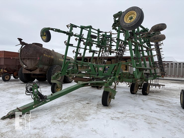 john-deere-2210-image-1